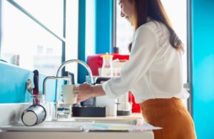 赤ちゃんのための浄水器の使い方とは 浄水器を使うメリットも紹介 水と健康の情報メディア トリム ミズラボ 日本トリム 赤ちゃんのための浄水器の使い方とは 浄水器を使うメリットも紹介 水と健康の情報メディア トリム ミズラボ 日本トリム