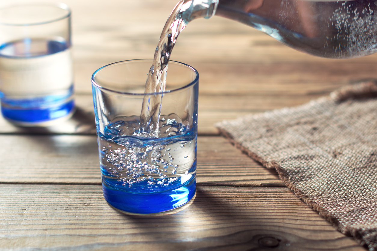 正しい水分補給のタイミングとは？おすすめの飲み物や注意点も解説 | 水と健康の情報メディア｜トリム・ミズラボ - 日本トリム