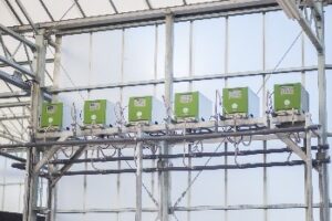 農業用整水器 「還元野菜整水器AG」が並ぶ様子