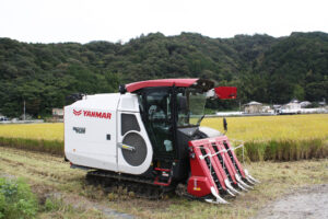 オートコンバインを用いた刈り取り実演